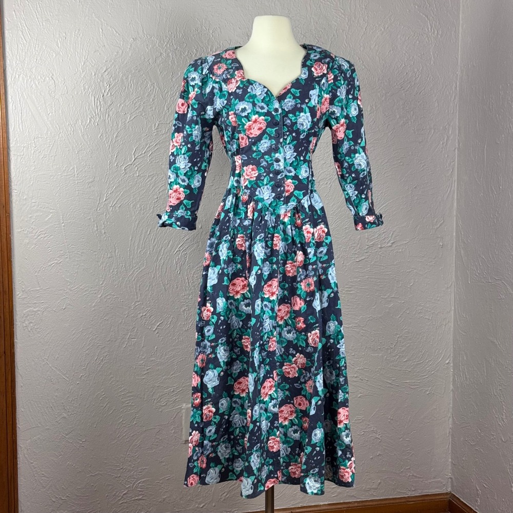 Vintage 80s fitted blue floral dress sweetheart neckline size medium 80s prom